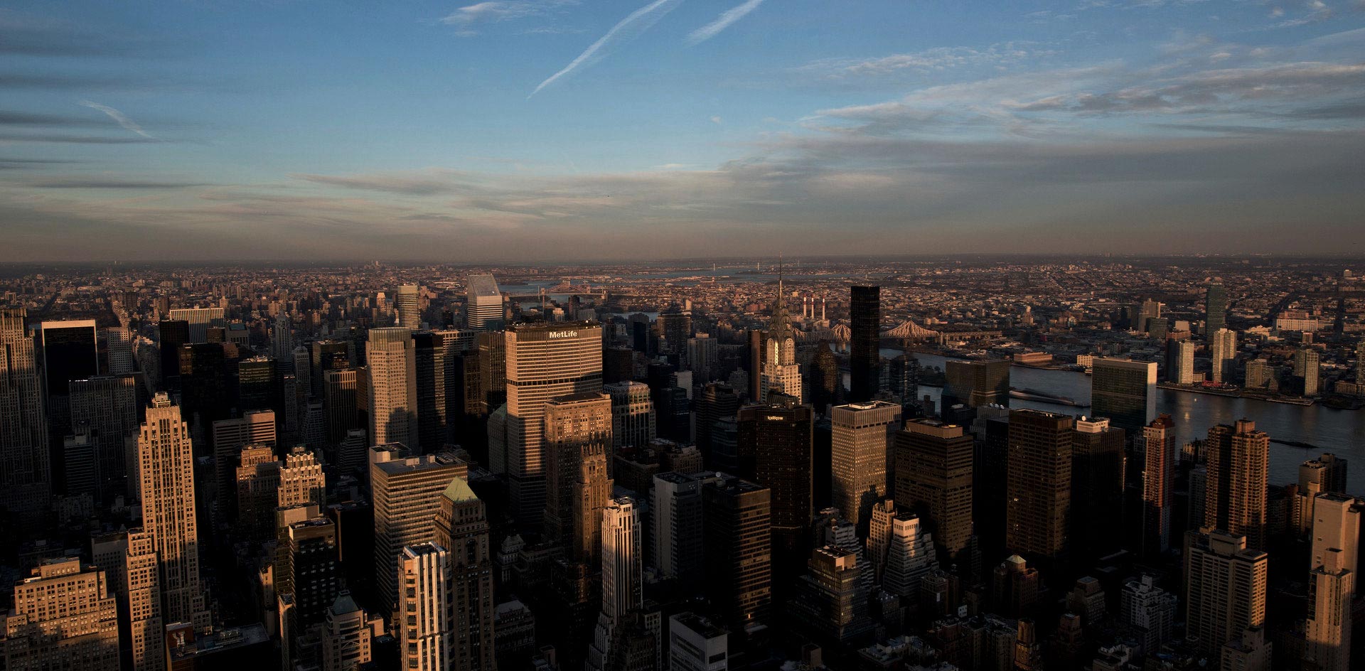 團(tuán)結(jié)  奉獻(xiàn)  求實  創(chuàng)新